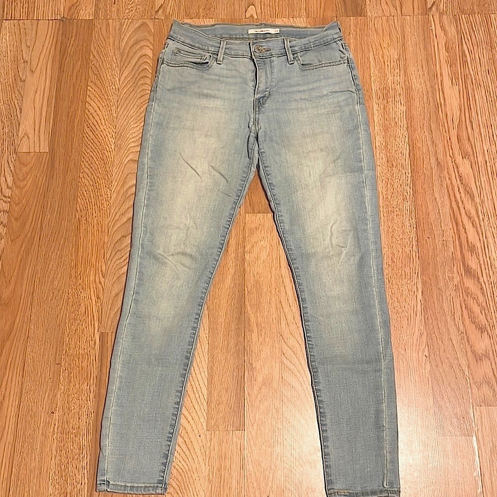 FREE SHIPPING 🚛Levi’s 710 Super Skinny light wash size 29